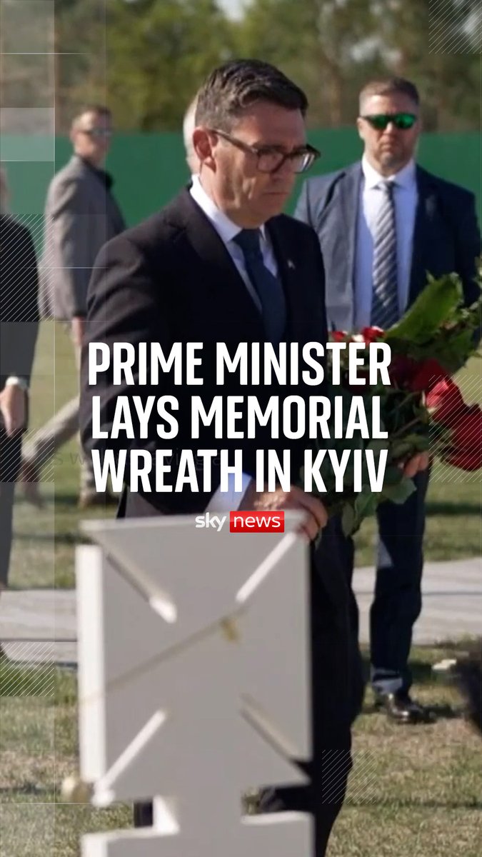 At a memorial ceremony marking Ukraine's independence day, the prime minister laid a wreath and flowers ahead of meeting the country's president. Ukraine war latest:
