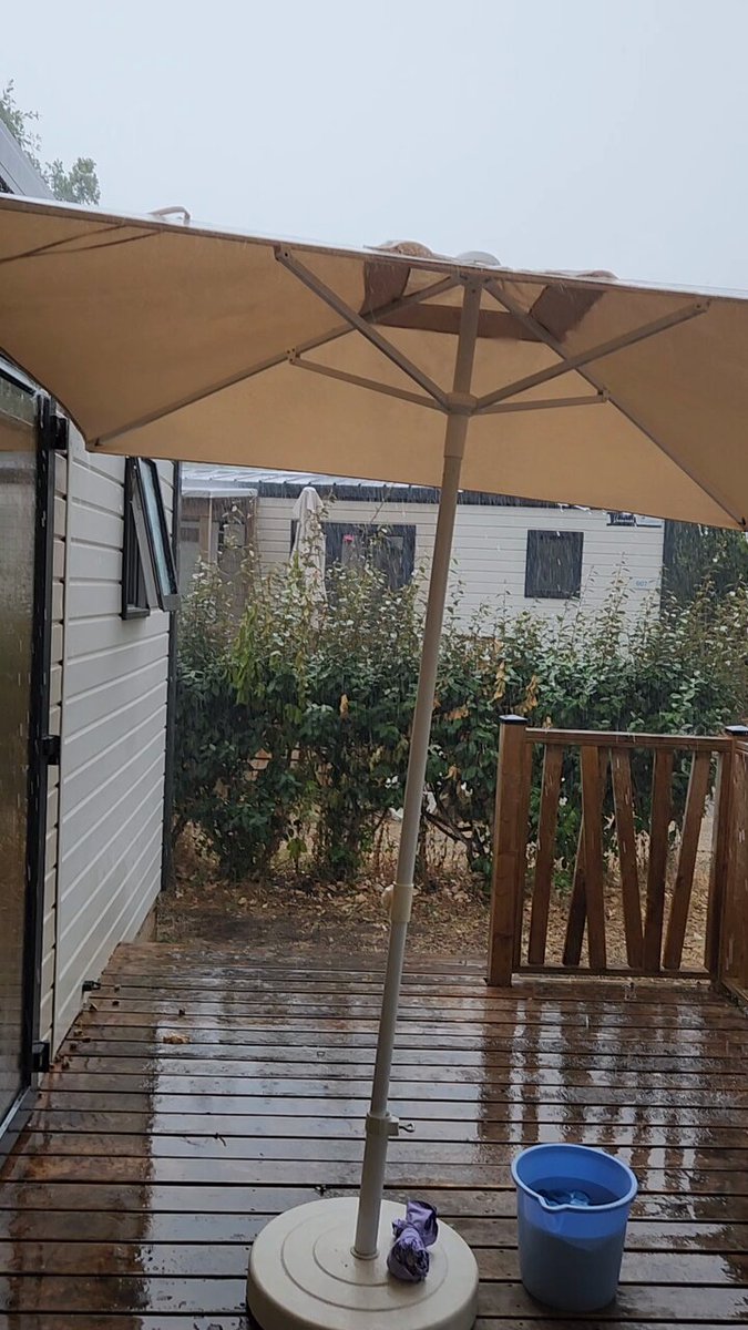 Les Français sous la canicule de Mai à Juillet : 🥵🥵🥵 La famille BananaSat' en vacances en août :