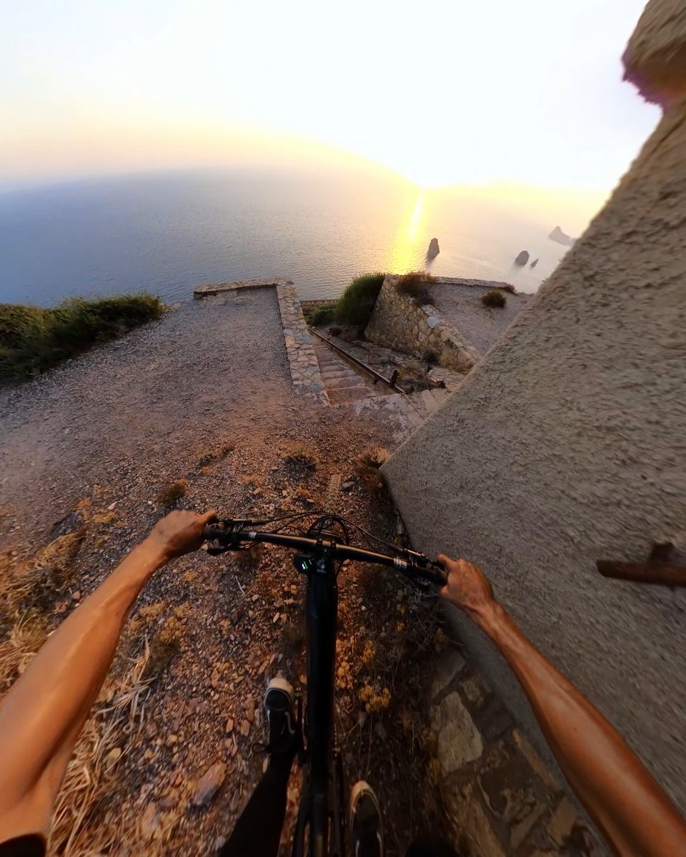 Sardinian sunset stairs ๐
POV from Jonny Livorti's #GoProMAX. #GoPro #MTB #POV