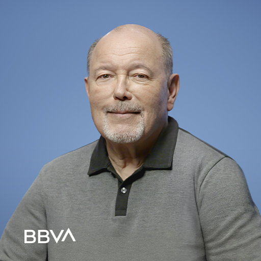 "La vida te da sorpresas" no es solo un coro. Rubén Blades explica que Pedro Navaja conectó porque habla de poder, abuso, ironía y de algo profundamente humano: la posibilidad de que todo cambie de golpe. #RubénBlades #PedroNavaja #Aprendemosjuntos