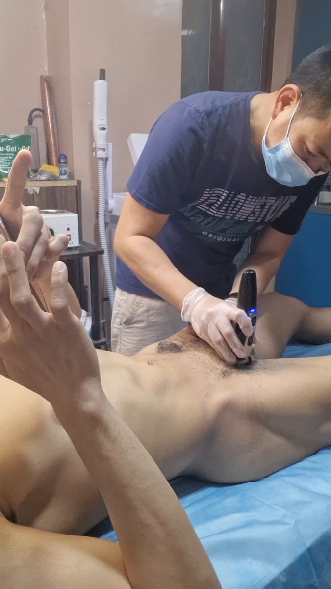 Trimming Session muna bago mag Pico and Diode Laser, shave dapat sana sinubakan ko ano mas okay shave or trim lang tapos mag laser after.. nag accept din ako ng trimming combi waxing. Brozilian Waxing(Original)