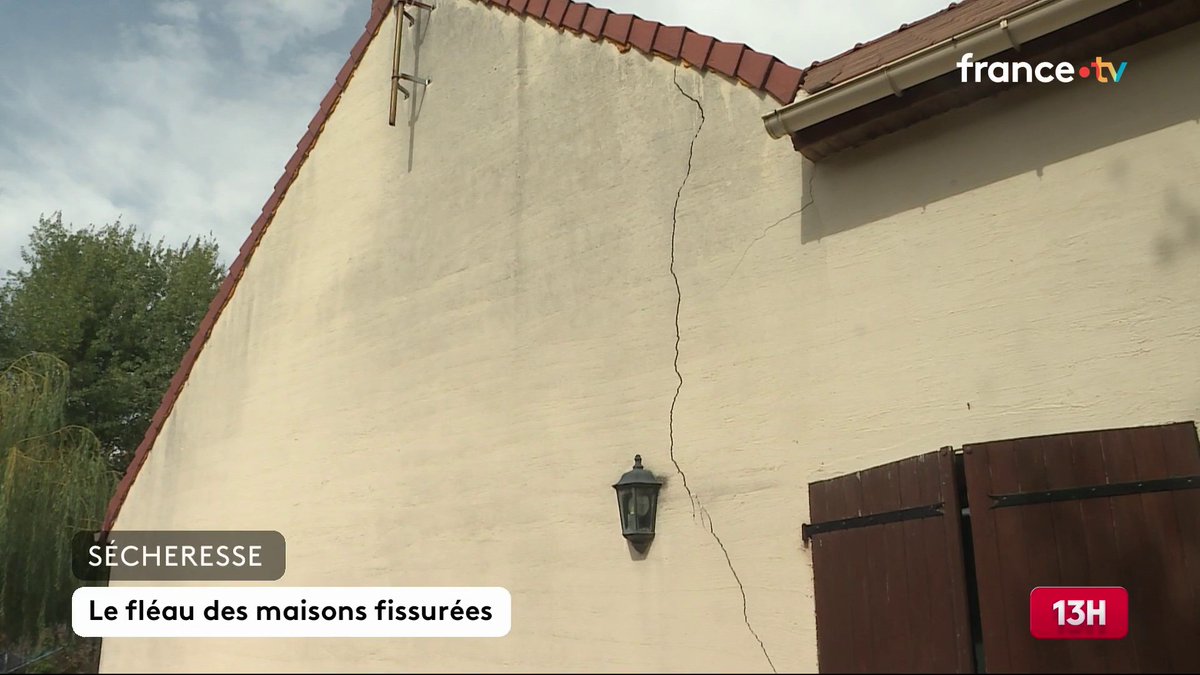 Le fléau des maisons fissurées est l'une des conséquences de la sécheresse qui sévit partout en France, après l'été caniculaire. Le phénomène touche de plus en plus d'habitations, comme ici dans l'Yonne et le Lot-et-Garonne. #JT13H