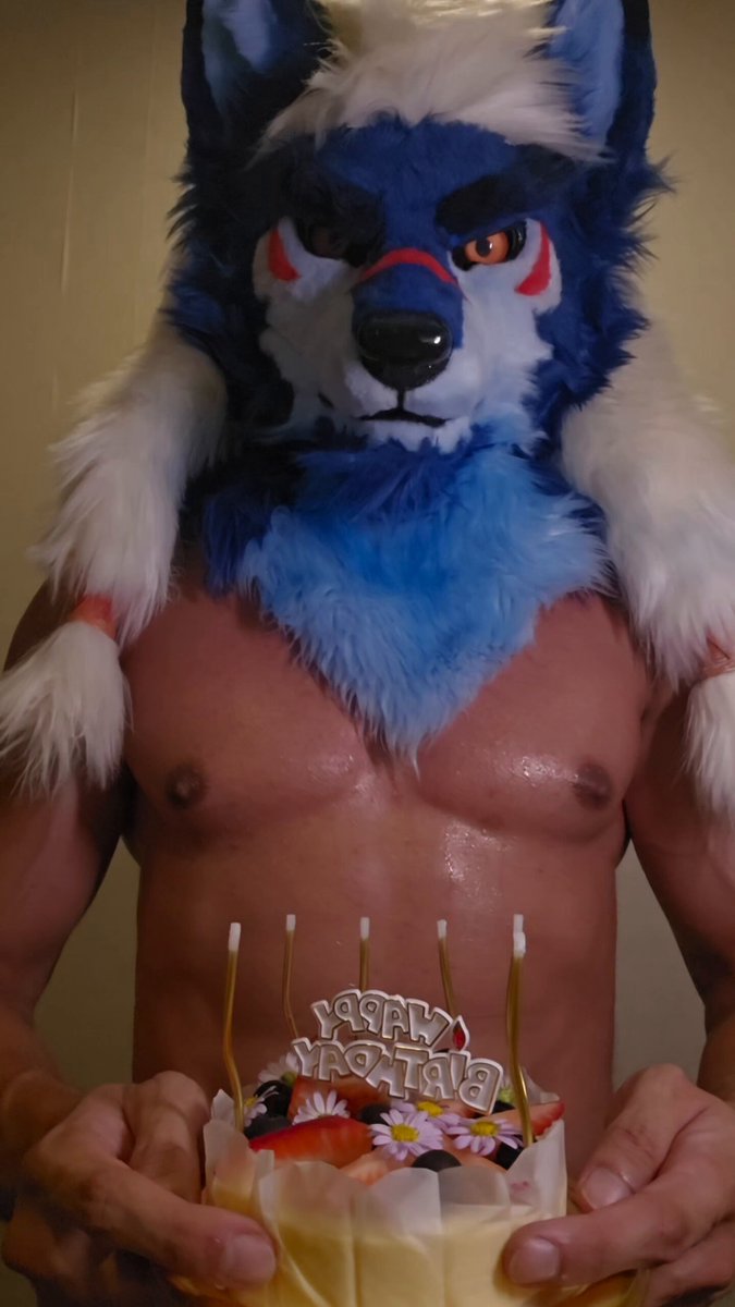 Happy birthday to me~ my furhead is currently in spa so I'm borrowing my hubby for reel. Thank you for the cake! #furry #muscle #birthday