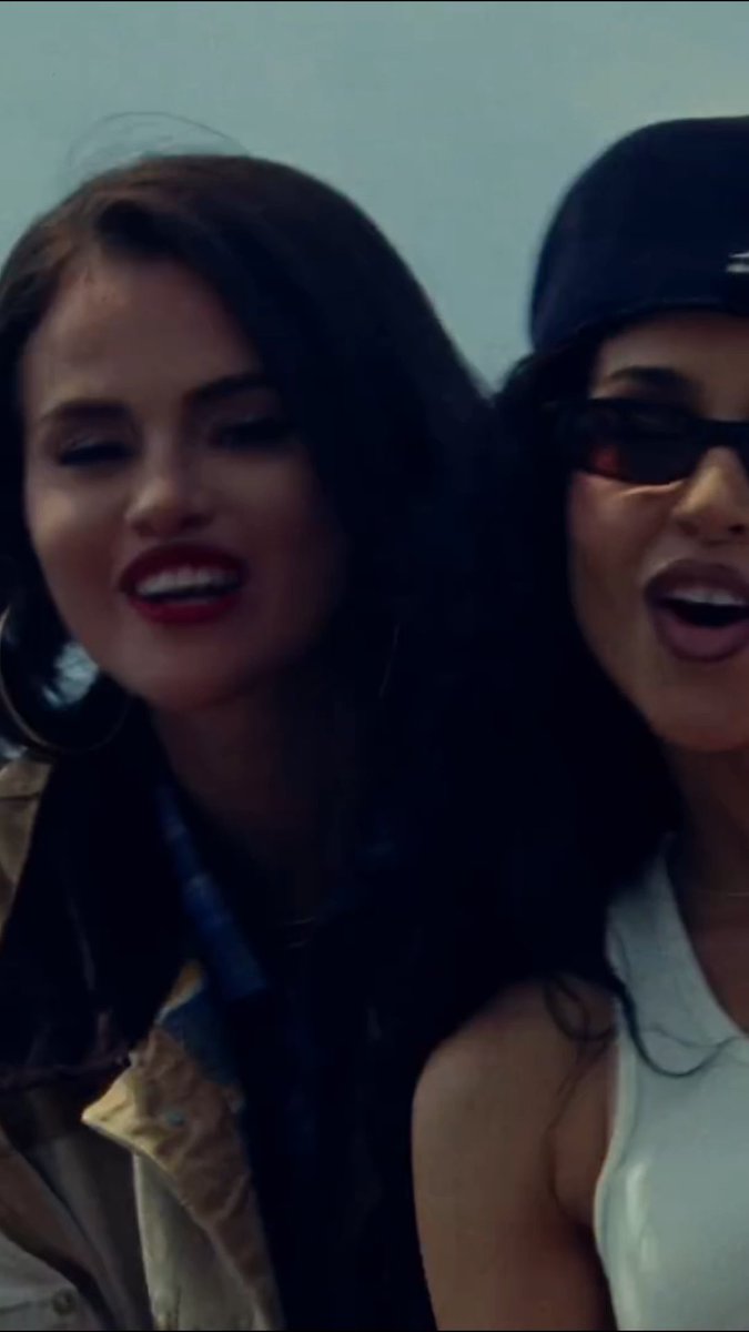 We can't get enough of the Gomez girls on "Te Olvido (La La)" 🔥