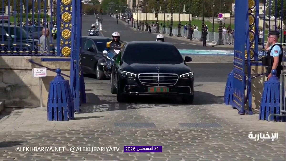 ولي العهد يصل إلى ساحة الإنفاليد ورئيس الوزراء الفرنسي في مقدمة مستقبليه. #محمد_بن_سلمان_في_باريس