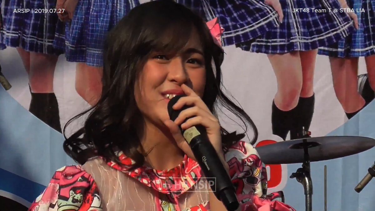 Sebuah gambaran gimana stage dan suasana kalo JKT48 Team T ngisi acara pensi. 😅 Terlepas emang ngundangnya gratis atau budget murah yah. wkwk 🎪 2019.07.27 #HansipARSIP #hansipcam