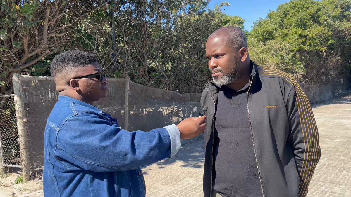 Ndizama ukuba ngumsasazi pha eMhlobo. Ndifuna ukususa la Bukiwe Zwide 🤭