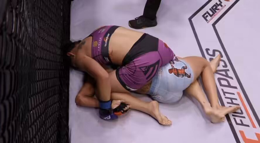 Not a move you see every day in MMA Officer Bella Mir put her under citizen's arrest 😭