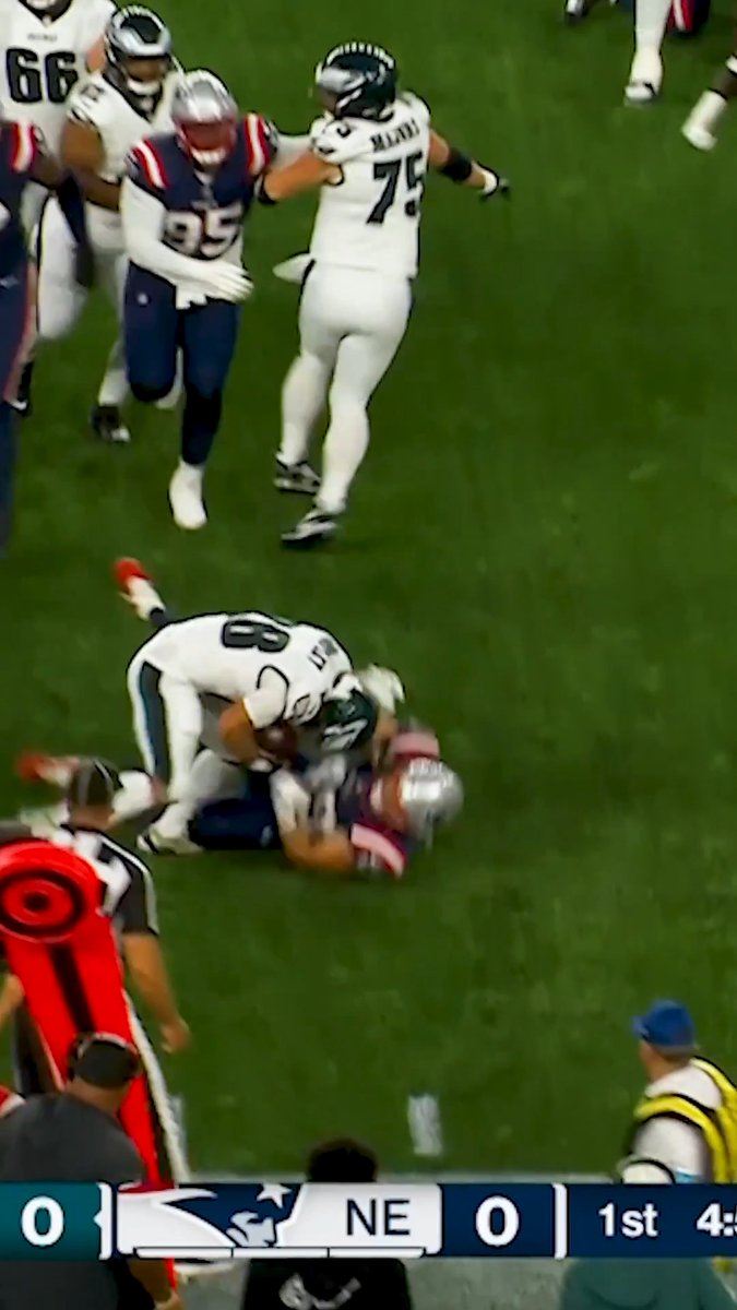 .willshipley1 said "GET OFF ME" 😳 Philadelphia Eagles