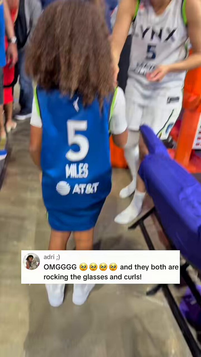 This might be the cutest thing ever! Look at this young fan dressing like Olivia Miles and she secured the autograph 🥰 Via 타나카.sg on TikTok