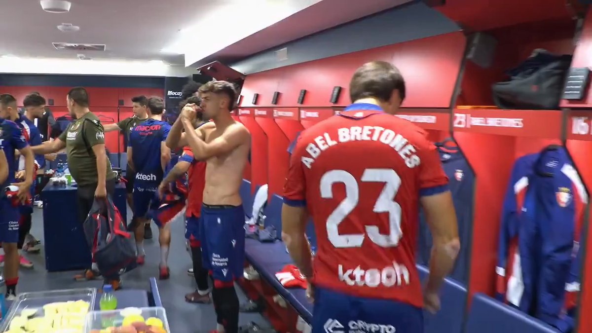 โฝ Los jugadores de C. A. OSASUNA, Levante UD y los colegiados, ยกpreparados para el partido en El Sadar! OsasunaLevanteUD | BehindLALIGA | VUELVELALIGA