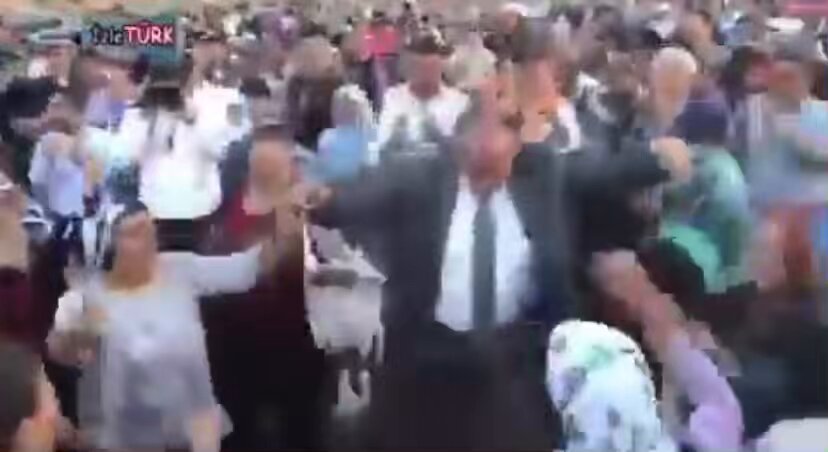 bizimkiler eve cicekle geldiğimi görürse