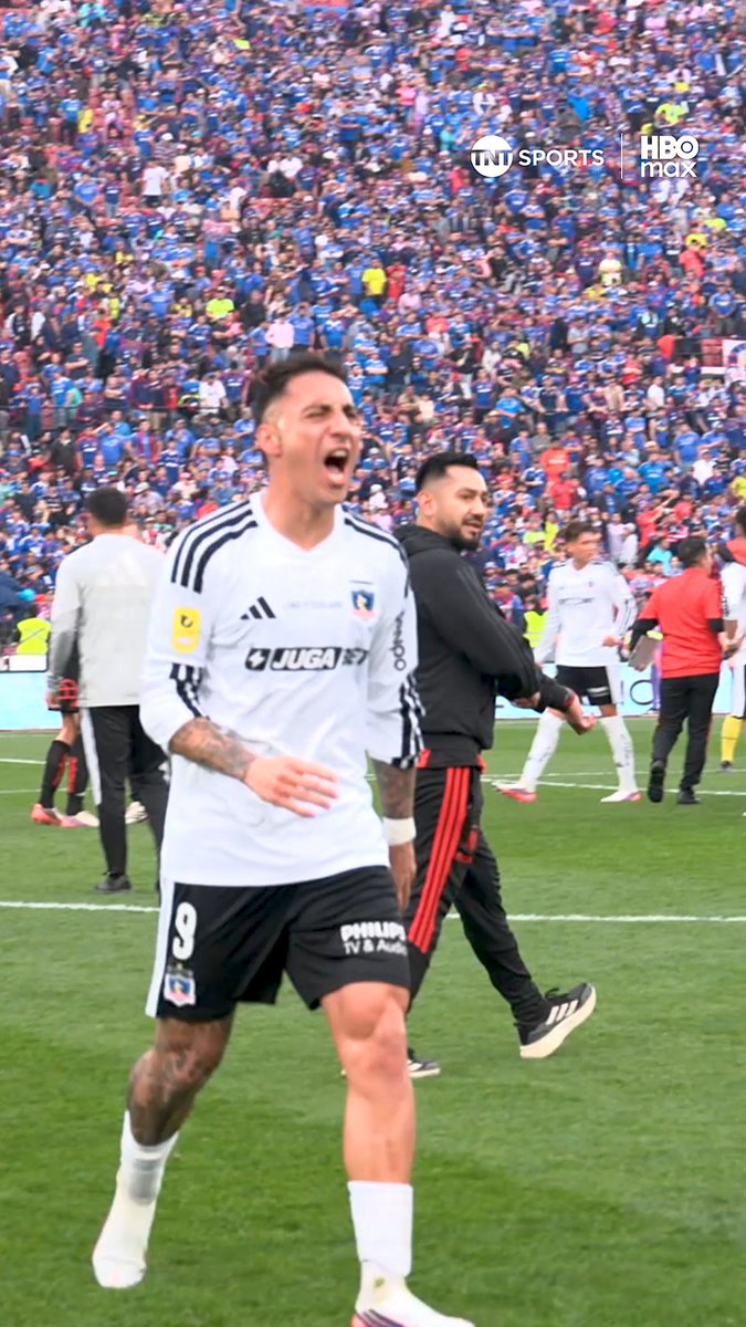 😎⚽🏁 ¿El que hace el gol de la victoria? HACE LO QUE QUIERE... #Superclásico200 #ColoColo Disfruta lo mejor del fútbol chileno. Suscríbete a #TNTSportsenHBOMax 📲💻 Link en la BIO 📍