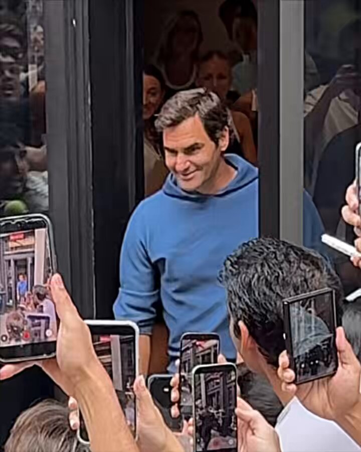 Five-time consecutive US Open champion and tennis icon Roger Federer greeted fans outside the On Flagship Store in the Flatiron District earlier today.