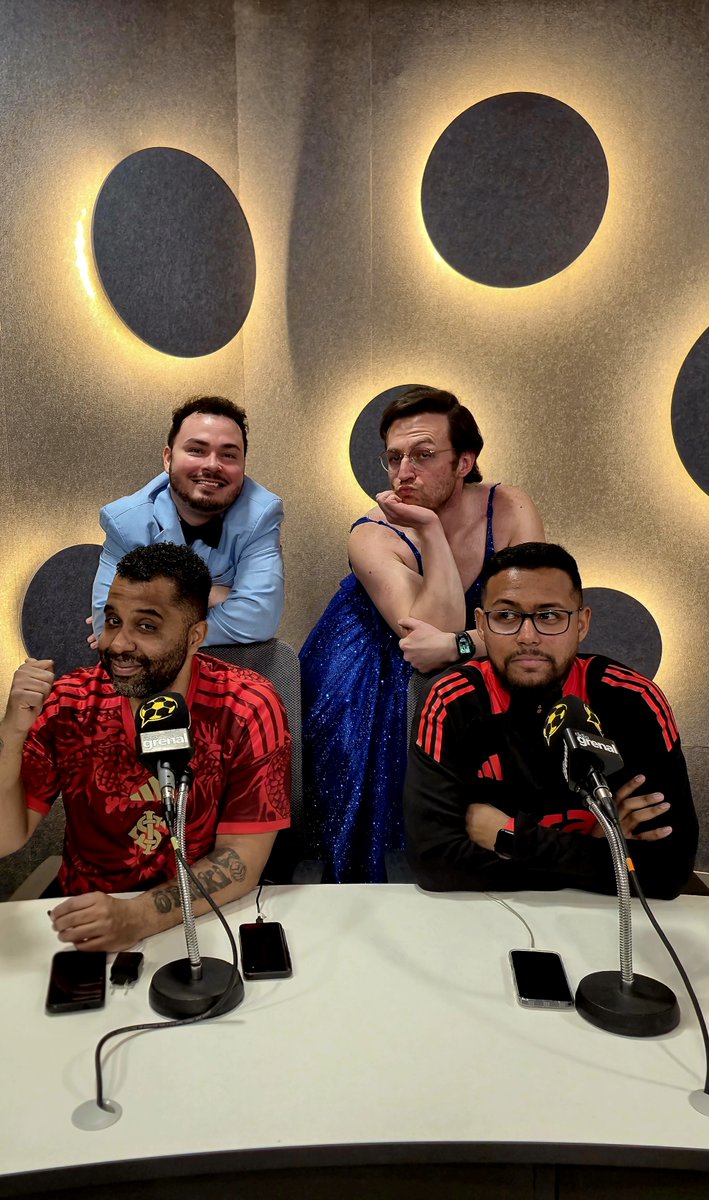 TEVE VALSA GREMISTA! 👀🇪🇪 👉 Os comunicadores gremistas da Rádio Grenal Leonardo Oberherr e Guilherme Bernst prepararam uma surpresa para os colorados do Grenal FC na tarde desta segunda-feira (24).