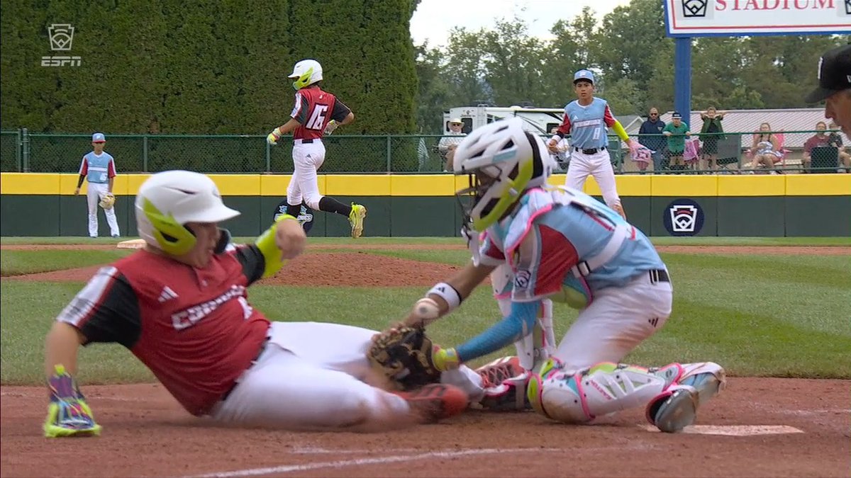 ¡EL ERROR QUE COSTÓ UNA CARRERA! 😬 👀 Así fue como Canadá consiguió una carrera por un error del cácher de Panamá. No te pierdas la Little League World Series por #DisneyPlus Premium. 📺