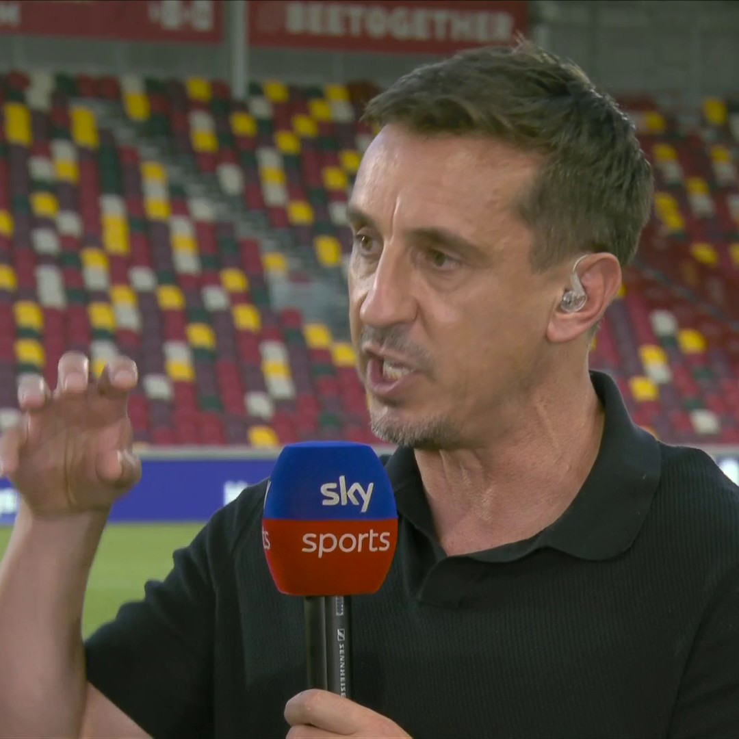 Here is the same Gary Neville after Manchester United lost 4-0 to a worse Brentford side, moaning that the Glazers don’t putting money into the club, despite spending £230M that summer…🤣🤦♂️ The Sky Sports agenda against #THFC is well and truly back! 🫡
