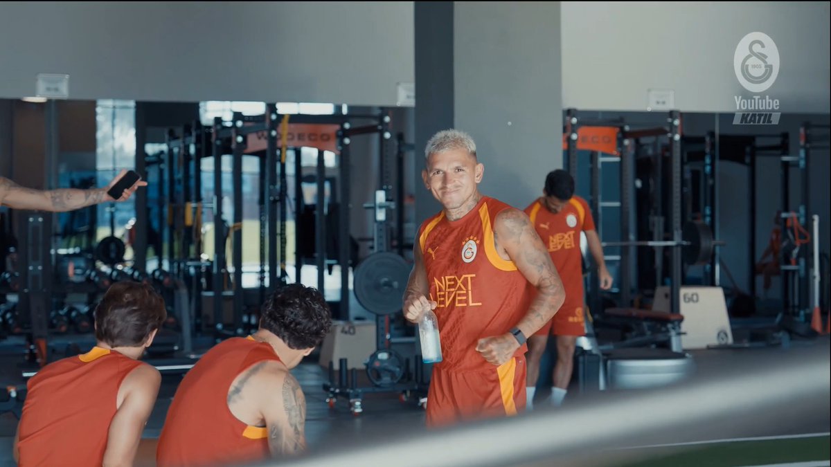Lucas Torreira'nın Kemerburgaz'daki neşesi. (GS Youtube Katıl)