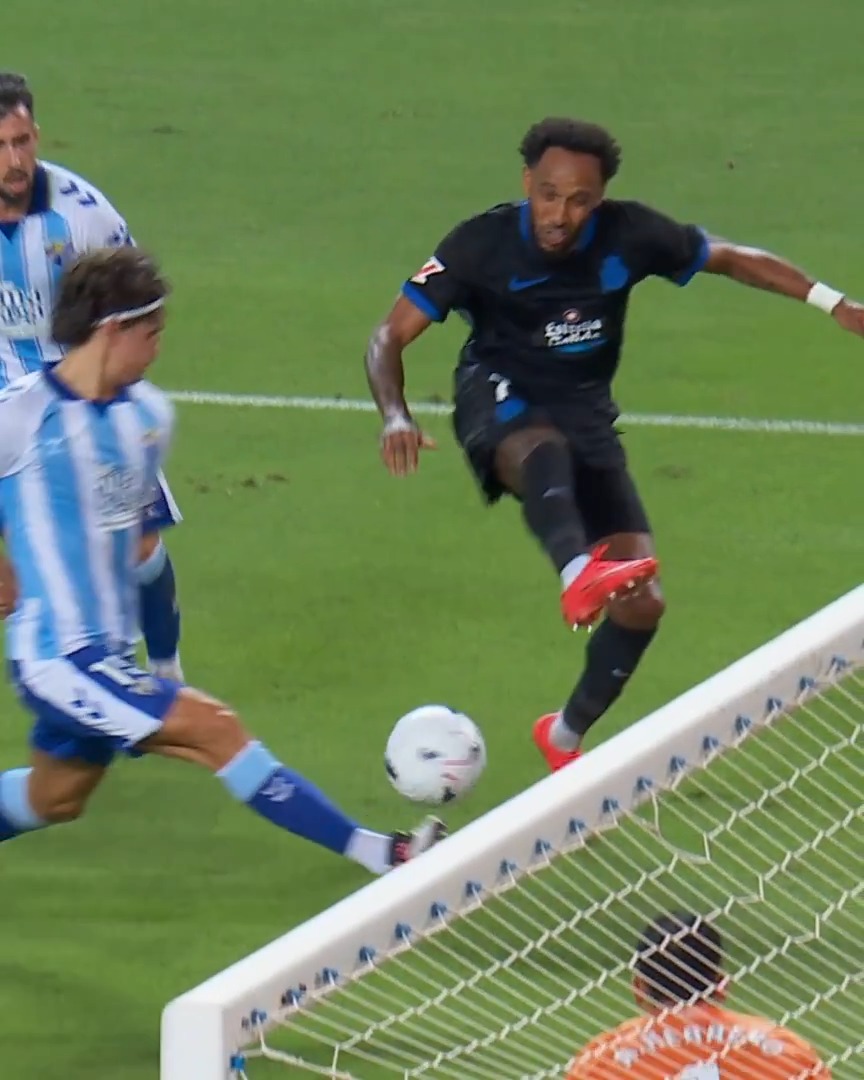 🦾 ¡Brazo de hierro de Alfonso Herrero para evitar el tanto del Dépor! MálagaDépor | LALIGAHighlights | VUELVELALIGA | Málaga CF