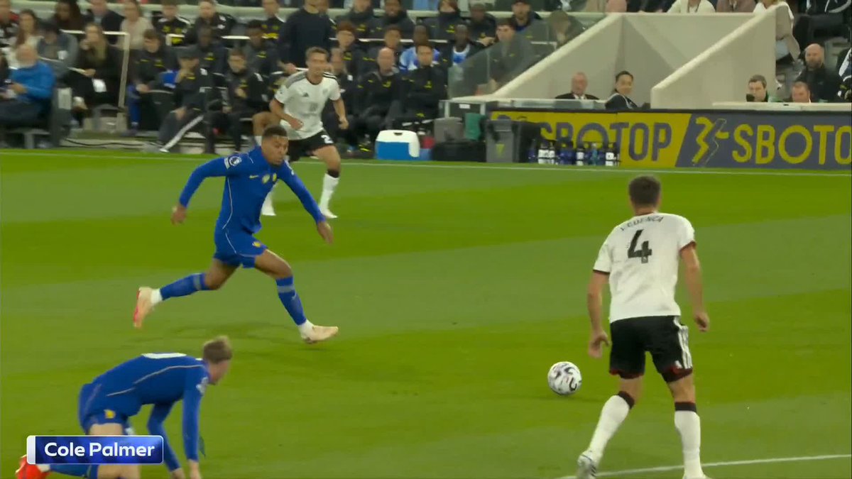 "Talent-wise, he is as good as ANYBODY in this country" โญ๏ธ Jamie Carragher has high praise for Cole Palmer after his performance against Fulham ๐
