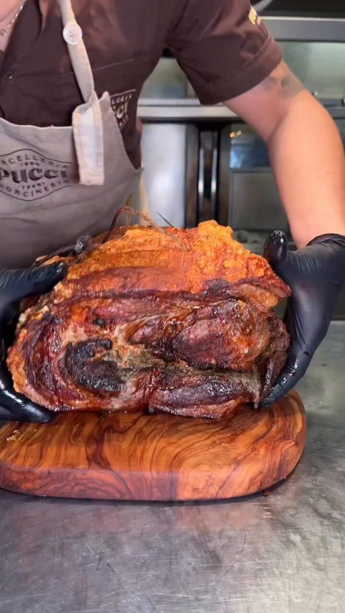 Cuando pasamos los 50 tenemos que cuidarnos más. Este es el tipo de alimentos que necesitamos... Porchetta io ti amo ❤️🐷