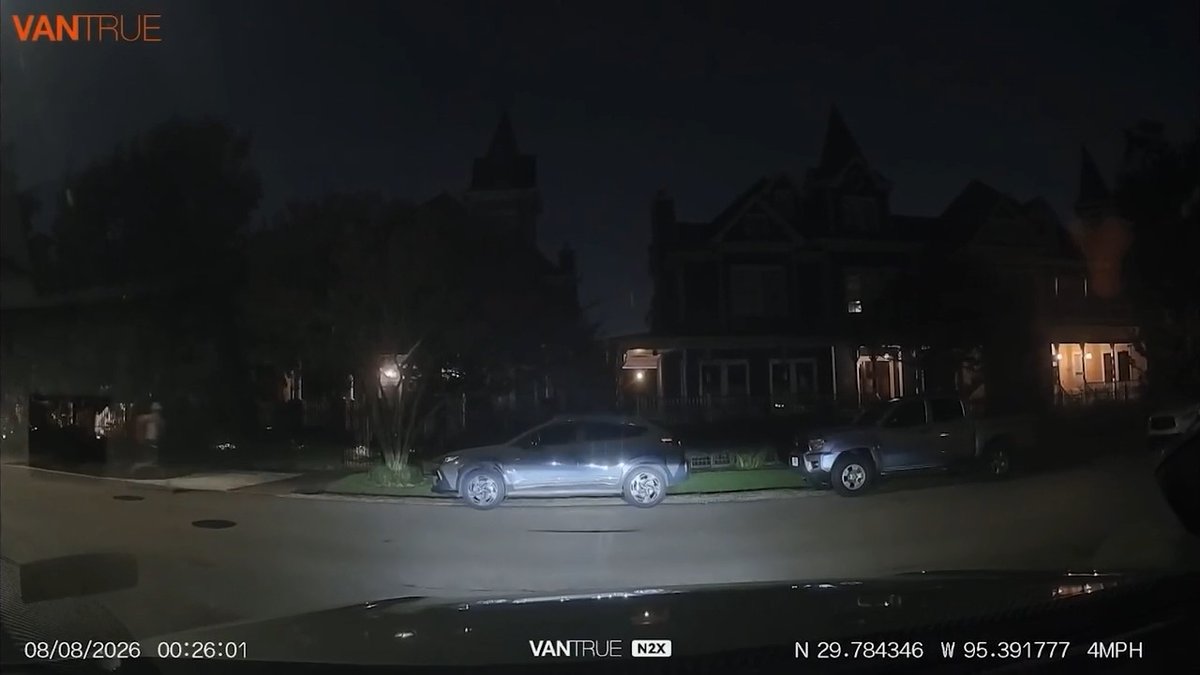 An Uber driver in Texas had a couple of unexpected passengers during a late-night shift -- a couple of out-of-shape Houston Police Department officers needing help to track down a suspect. 🎥: Anthony Baines via Storyful