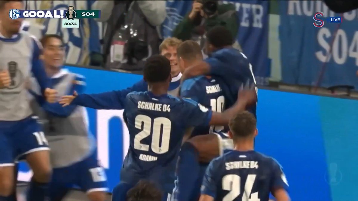 🚨 56 dakikada 2 gol 1 asist yapan 40 yaşındaki Edin Dzeko, maçın adamı seçildi..
