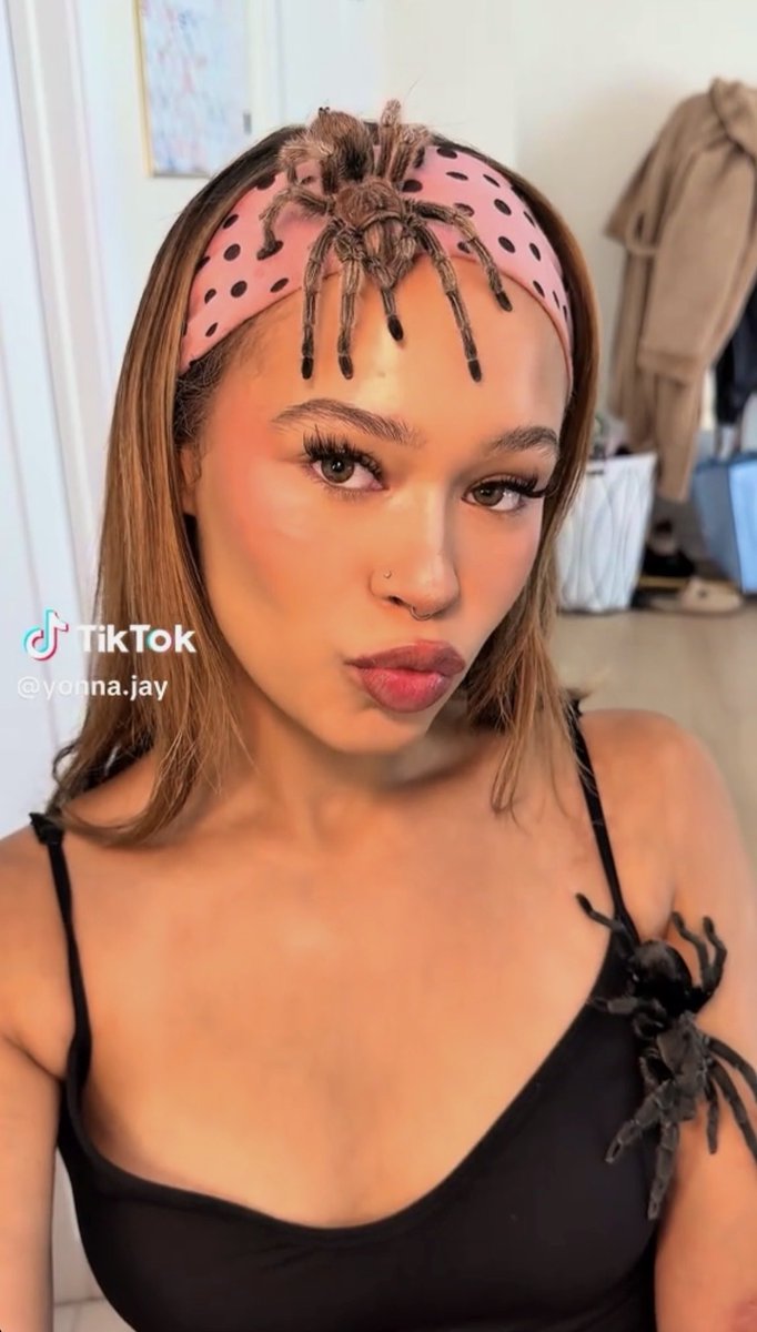 Yonna posted a grwm with HUGE TARANTULAS crawling on her 💄🕷️🕷️