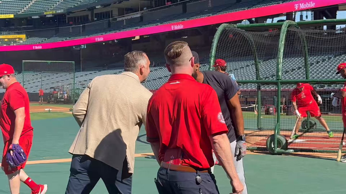 The Guardians are in town to face the Angels, and Jo Adell is taking a moment to catch up with some of his former teammates. ⚾️🫶 #Angels #Guardians #MLB #Baseball #JoeAdell