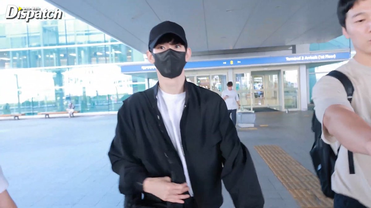 [0825] Actor #KimSoohyun arrives at Incheon Airport after attending Mahakarya RCTI 37 in Indonesia.