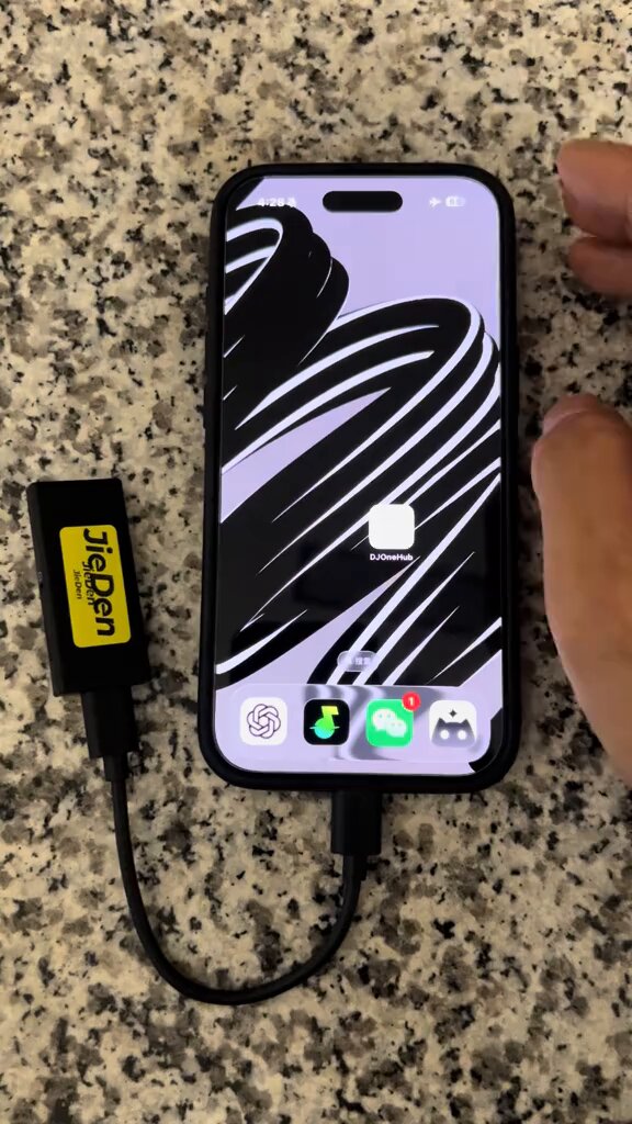 卧槽😂现在大疆 4G 模块都能直接连 iPhone 上面打电话了，这个看着有点强啊👍