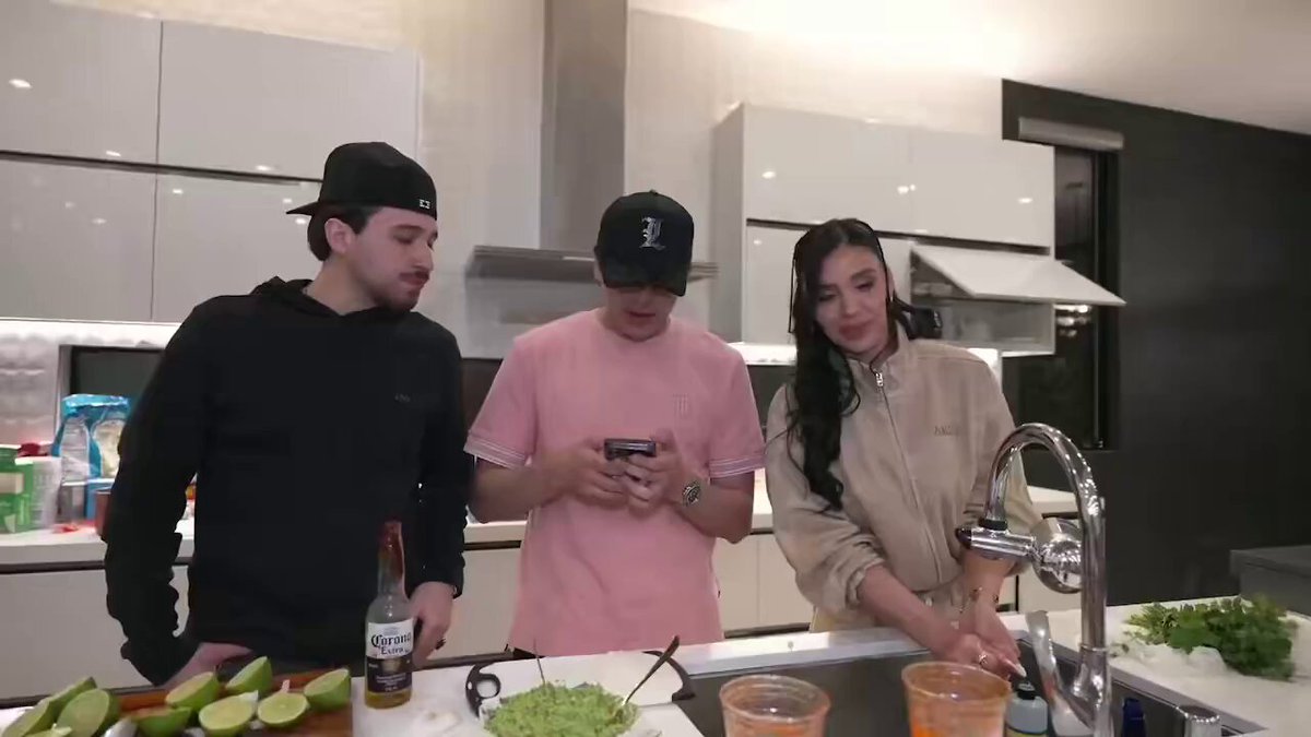 Emma Coronel le dice a Westcol que lo invite a Colombia para conocer Medellín "Westcol nos invitas Colombia"🗣️