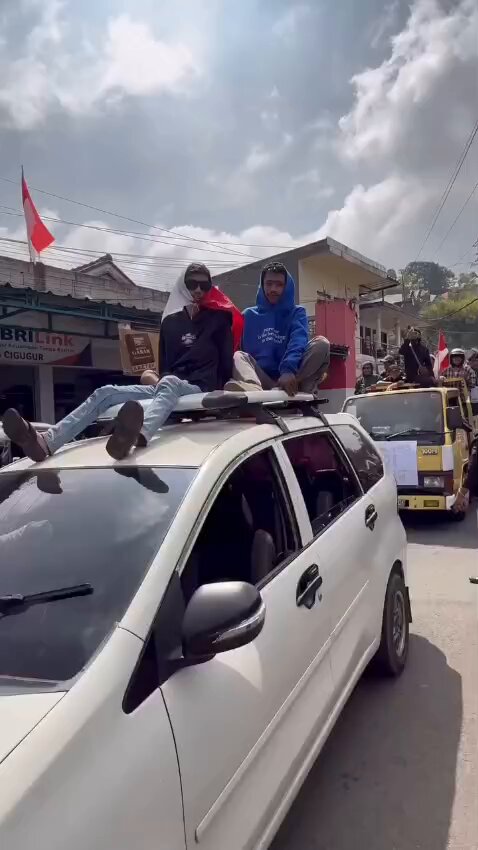Sepertinya tgl 27 agustus ini Bakal Meriah , dengar2 Rakyat dari seluruh lapisan dan Wilayah Di Indonesia akan Hadir Dalam Aksi Tuntut Hukum Mati Koruptor Dan Pengesahan UU perampasan Aset , Mungkin memang Sudah Waktunya , Situasinya Sudah Terlalu parah , koruptornya Sudah merajalelaaa .. Hukum Mati Koruptor !!! sorotan