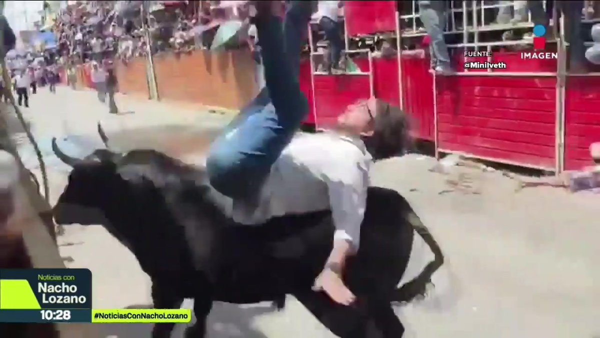 Con un muerto y nueve lesionados, fue como terminó la tradicional #Huamantlada, en #Tlaxcala, luego de que 21 #toros de más de 500 kilos se soltaron en diferentes puntos del circuito habilitado. ¿Tradición o maltrato animal?