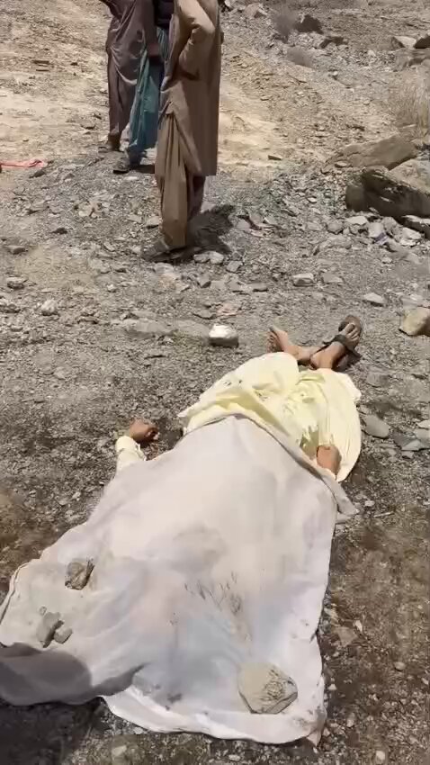 سانحہ بزی ٹاپ ابھی تازہ ہی تھا کہ کلگ، گوران پروم میں ایک ہی خاندان کے پانچ افراد ایک اور المناک حادثے کی بھینٹ چڑھ گئےبلوچستان کی شاہراہوں پر ایسے سانحات روزمرہ کا معمول بن چکے ہیں بوسیدہ انفراسٹرکچر اور حکومتی غفلت انسانی جانوں کے ضیاع کا سبب بن رہی ہے محض تعزیت ماتم نہیں