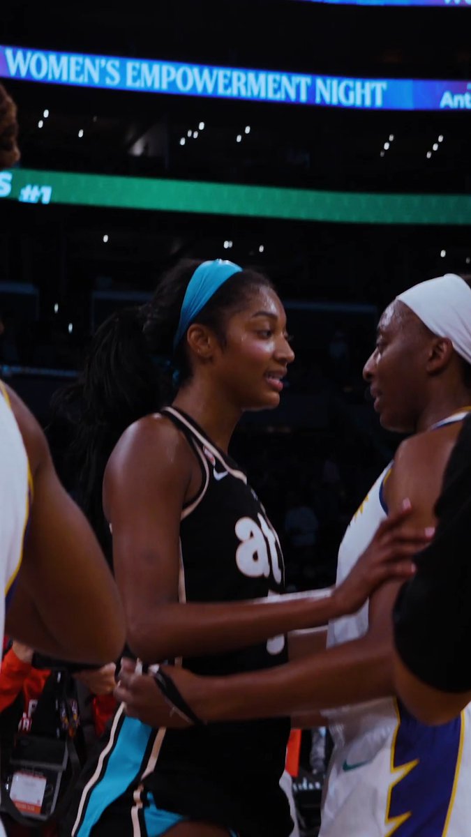 All love for Nneka postgame. 🫶