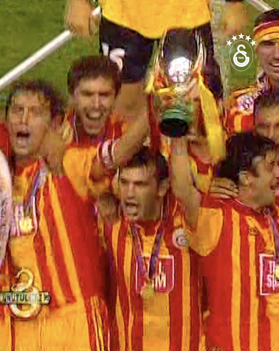 TARİHTE BUGÜN | 25.08.2000 🔙 "Başı döndü Real Madrid'in..." 🦁 Galatasaray, UEFA Süper Kupa Finali'nde Şampiyonlar Ligi şampiyonu Real Madrid'i 2-1 yenerek Avrupa'nın en büyüğü oluyor! 🏆