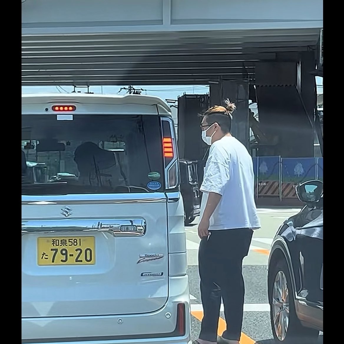 この髪型の人たちって いちいちケンカしないと問題解決できない思考なのかな