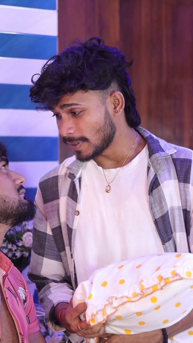 Garmi kaha milta