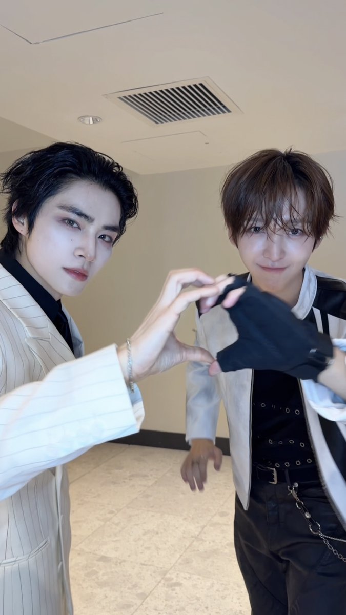 和肖俊前辈一起嘿嘿哈嘿乐得不行🕺🕺 #KickFlip #WayV #XIAOJUN WayV