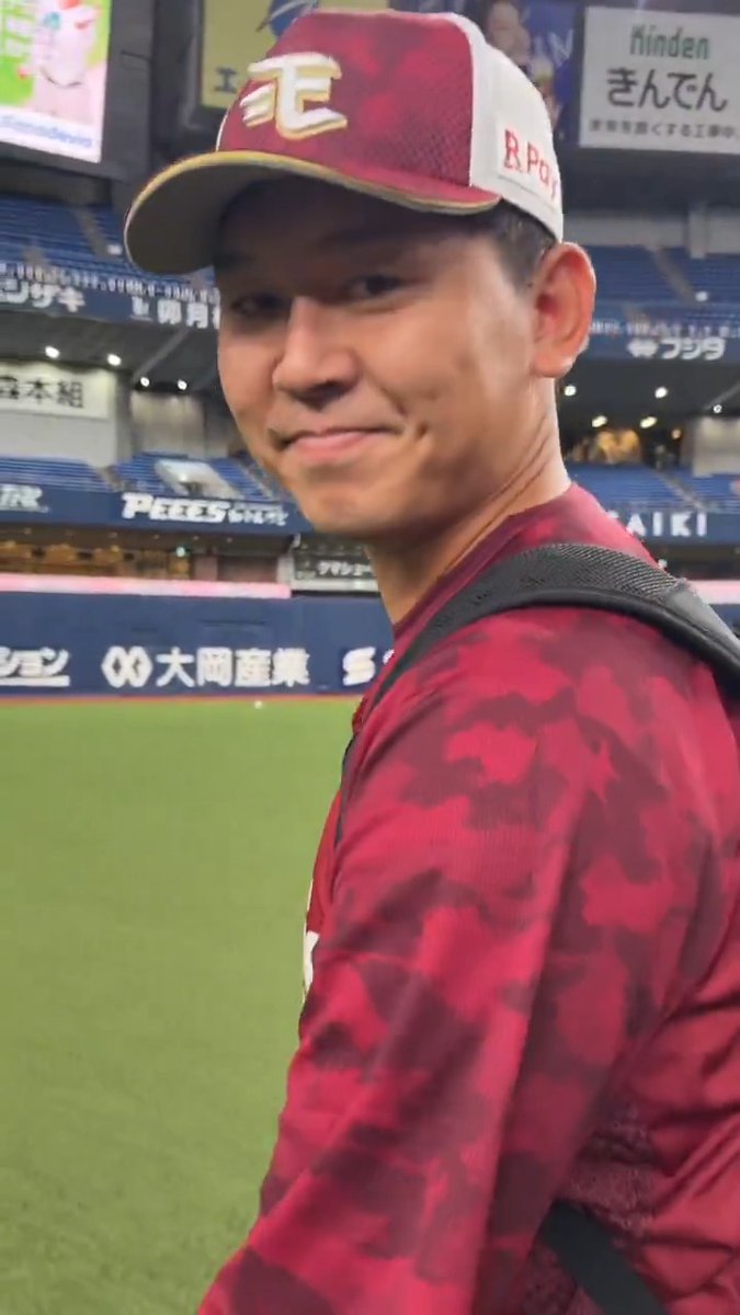 ＼#西口直人 選手が一軍合流🥷／ 「合流したらファンの皆さんに挨拶をしないと😤」 ...と #鈴木翔天 選手に｢挨拶！｣と促されるも、この表情🫤 #まさかの人見知りですか？ #RakutenEagles #強鷲革新