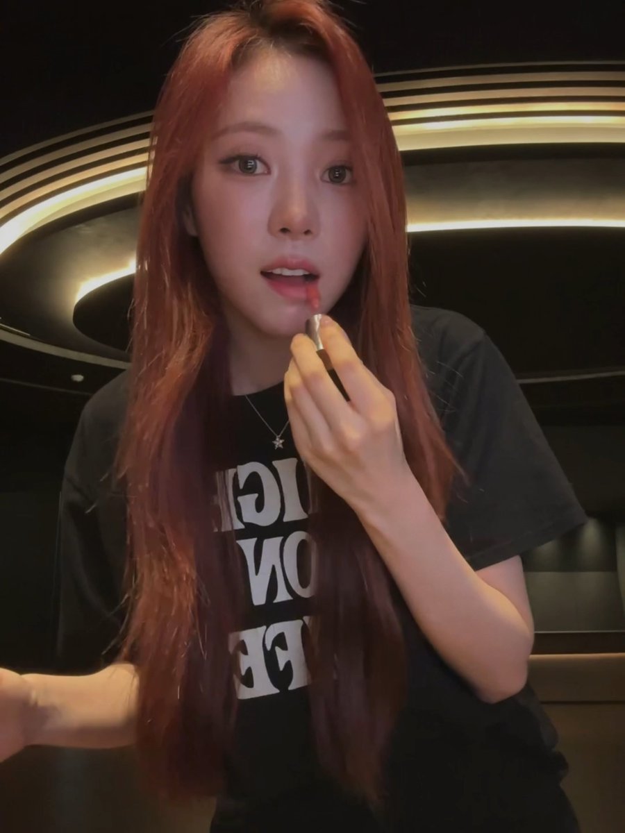 🗣️: Listening to Narin's song just got my ears pregnant Narin: Really? Is it a girl?