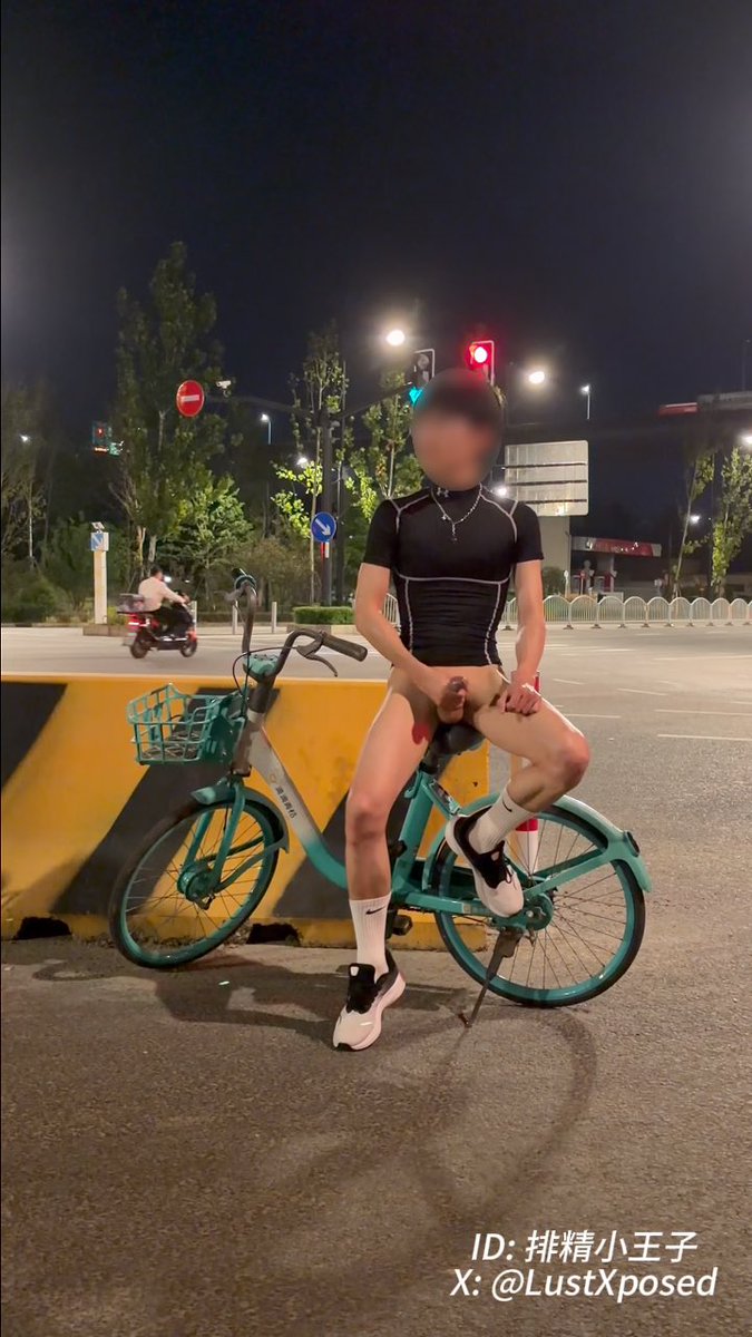 公路暴露(第三期) 小王子已经做到出门基本都不穿裤子了🥵 欢迎免费订阅: #暴露 #公路 #人前 #exhib #exhibitionism #public