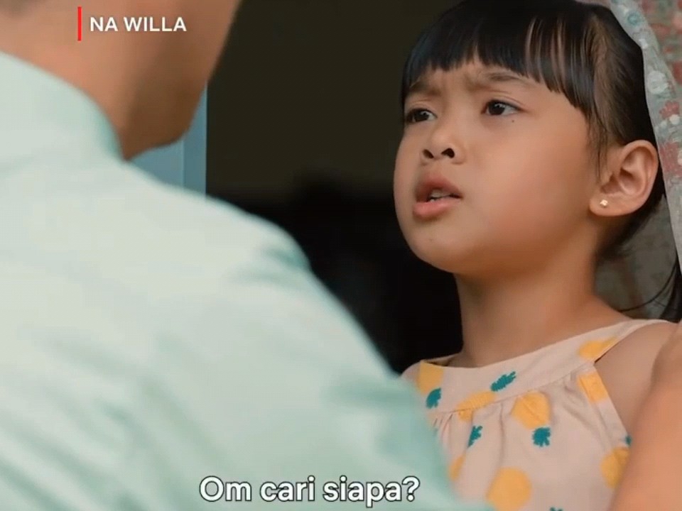 “Om cari siapa?” adalah salah satu line terlucu di film Indonesia tahun ini 🤣 Pas nonton Na Willa pertama kali gue ngakak bgt! Selain karena kepolosan Willa, gue jg relate karena dulu gue jg pernah ngalamin gak ngenalin bokap sendiri karena dia jarang pulang.