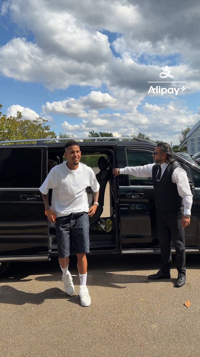 Go behind the scenes with Sávio on signing day! 🎬 🔹 Alipay+