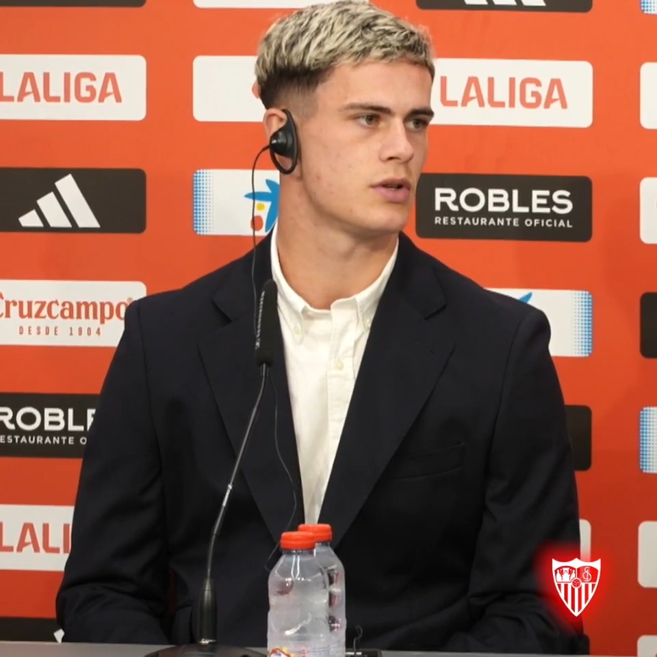 🗣️ Robbie Ure, en su presentación: "El Sevilla es un club muy grande y estoy muy contento de estar aquí". #WeareSevilla
