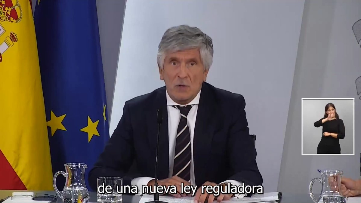 El Gobierno acuerda la reforma de las leyes de protección internacional y extranjería para adecuarlas al Pacto Europeo sobre Migración y Asilo. Con un enfoque garantista de los derechos humanos y la necesaria gestión de nuestras fronteras. Lo explica el ministro de Ministerio del Interior.