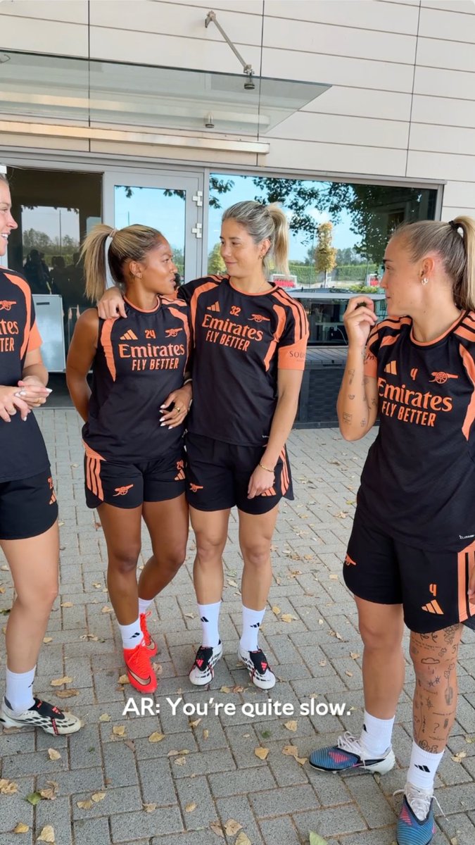 “I’m all over you like a rash!” 😂 Our Gunners give their take on the fastest and slowest texters in the latest Question of the Day 🤳