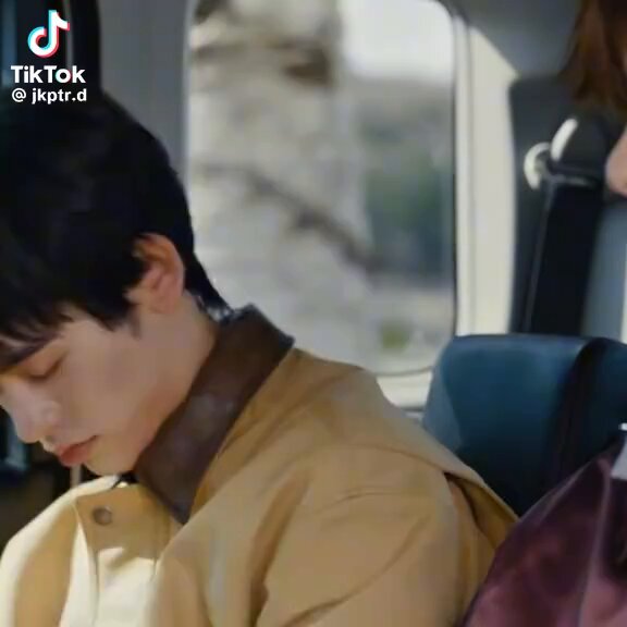 ชอบคลิปนี้ค่ะ เทียบให้เห็นถึงความต่างจากที่คุณฉินยังไม่รักด้วง จนคุณฉินรักด้วงแล้ว ในเหตุการณ์ที่คล้ายๆกัน แต่การแสดงออกคุณฉินที่แตกต่างไป🥹🫶🏻