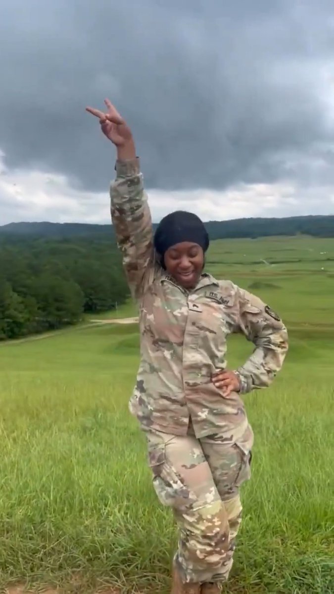 I am once again calling for a ban on all social media posts by military members in uniform unless approved by the unit Public Affairs Officer (PAO) and/or commander. This shit is an embarrassment to the institution... 🤡 #military #army #fat #WTF #USarmy #DOW #decline #FailedState #M1 #m4 #logistics #ASVABWaiver